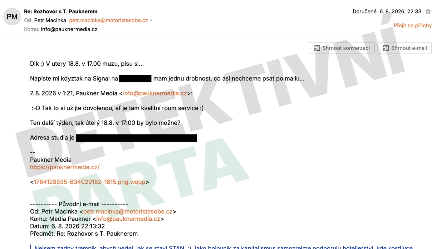 6. 8. 2026, 22:33 - „V utery 18.8. v 17.00 muzu, pisu si… Napiste mi kdyztak na Signal, mam jednu drobnost, co asi nechceme psat po mailu…“